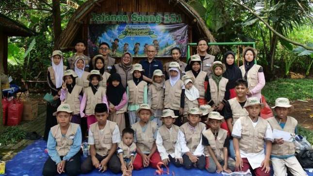 PT Karabha Digdaya Ajak Anak Yatim Belajar dan Bermain di Perkebunan Tapos