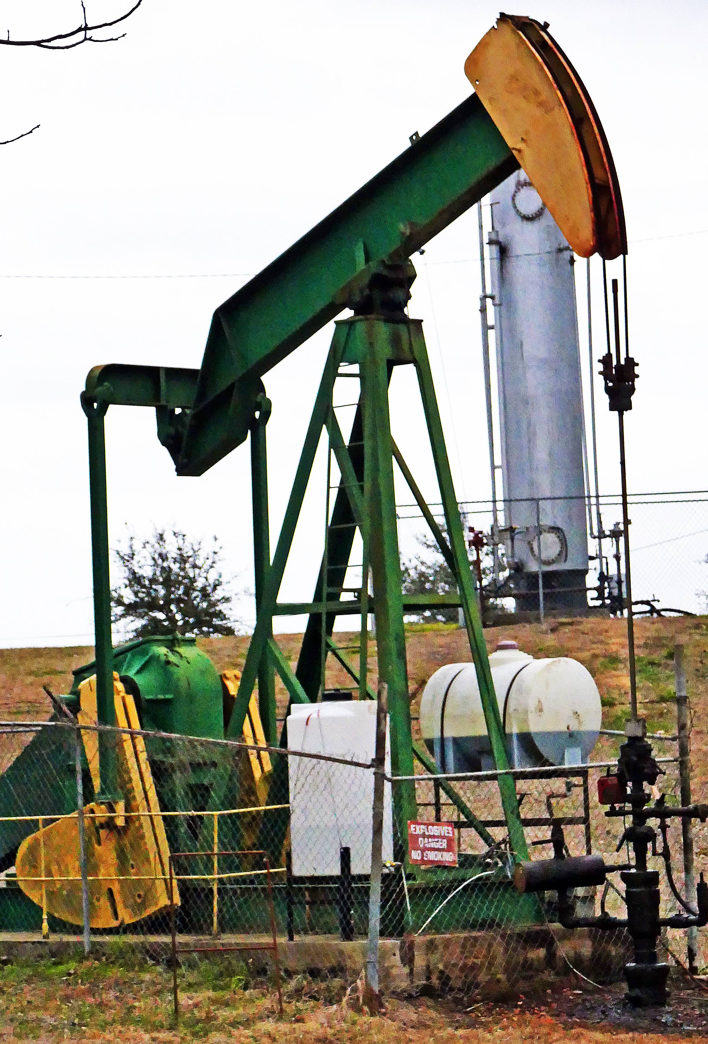 OPEC+ Naikkan Produksi Minyak 188.000 Barel per Hari, Harga Minyak Dunia Melemah