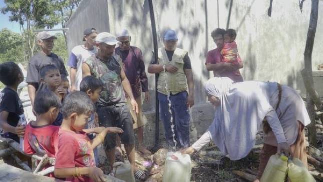 Warga Desa Siru, Manggarai Barat Kini Nikmati Air Bersih Tenaga Surya, Berkat BWA