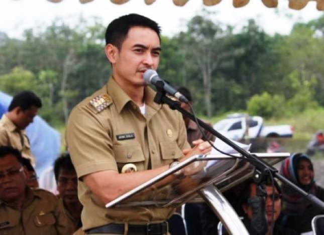 Zumi Zola Mantan Gubernur Jambi Didakwa Suap 52 Anggota DPRD