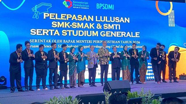 Menperin Agus Gumiwang Lepas 2.369 Lulusan SMK Industri, 63,7% Langsung Diserap Dunia Kerja