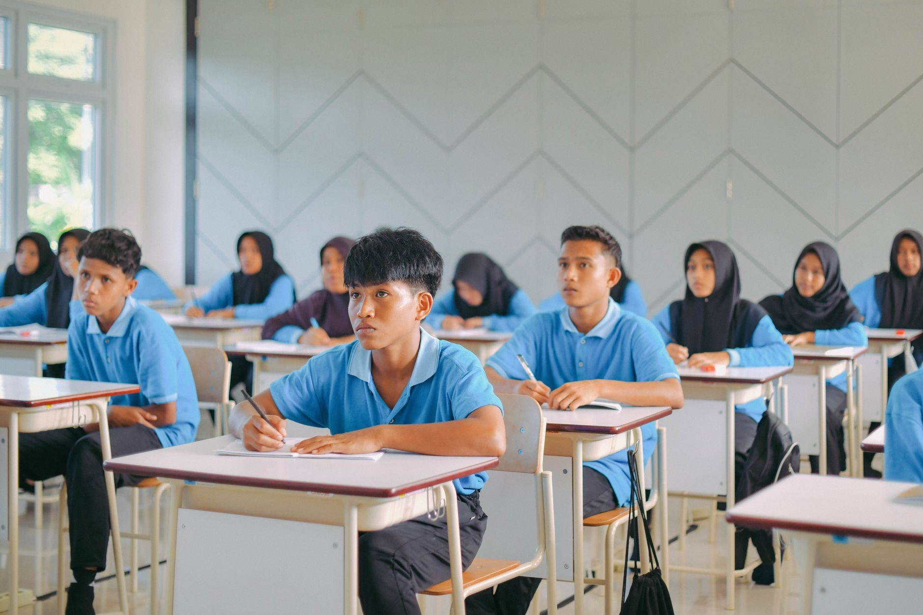 Kenapa Anak Harus Masuk SD di Usia 7 Tahun? Ini Alasan Psikologis dan Tumbuh Kembangnya