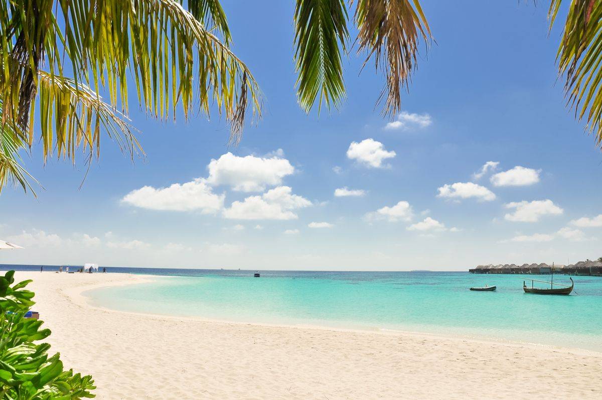 Liburan Hemat ke Anyer: Pantai, Seafood, & Sunset View Budget Rp 300 Ribuan