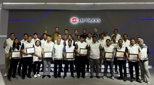 UD Trucks Perkuat Kolaborasi Industri Demi Transportasi Barang Berbahaya yang Lebih Aman