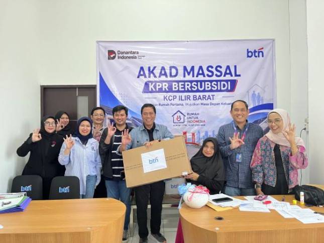 Terharu! Dari Kontrakan ke Rumah Sendiri, Danantara dan KPR &nbsp;BTN Wujudkan Impian Tukang Jam Disabilitas