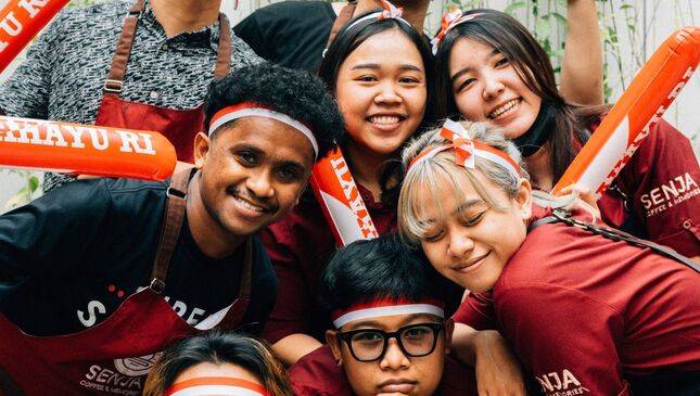 15 Ide Lomba 17 Agustus yang Unik dan Seru: Dari Trenggiling Kardus sampai Voli Terpal