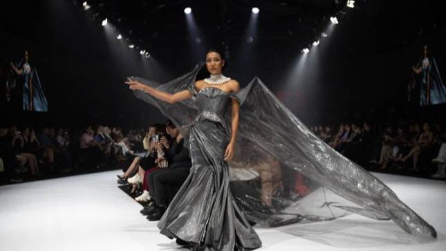 Elysian Currents: Fantasi Asia Tenggara Mengalir di Panggung Couture AFDS