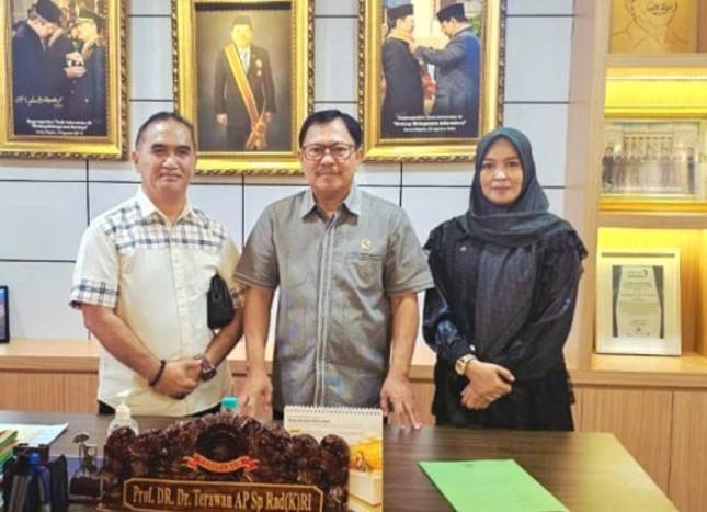 Haji Ninong Terharu, Terawan Turun Langsung Ambil Darahnya untuk Imunoterapi