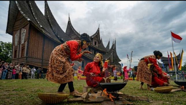 Bukan Sekadar Rendang, 5 Ton Bantuan Sumbar Jadi Pelukan Hangat untuk NTT