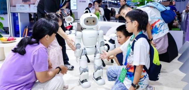 Mobo, Robot Pendamping Keluarga Berbasis AI yang Siap Jadi Anggota Baru di Rumah