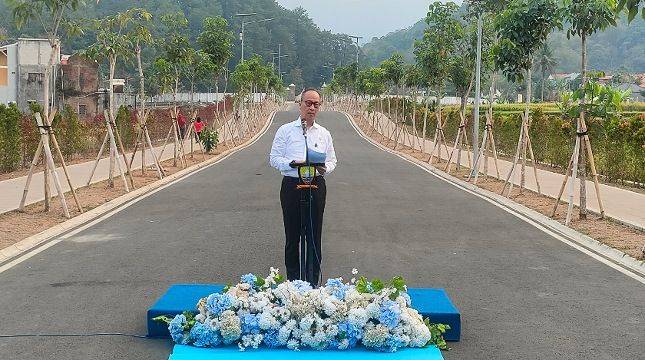 Menperin Agus Gumiwang Resmikan Jalan Ratjih Natawidjaja, Kenang Jasa Sang Nenek di Sumedang