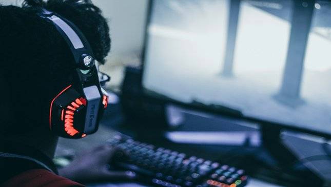 PUBG Mobile vs Call of Duty Mobile 2026: Mana yang Lebih Worth It? Perbandingan Lengkap