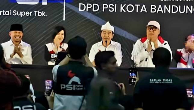 Jokowi Pamer KTA PSI: Banyak yang Enggak Percaya, Banyak yang Ketakutan