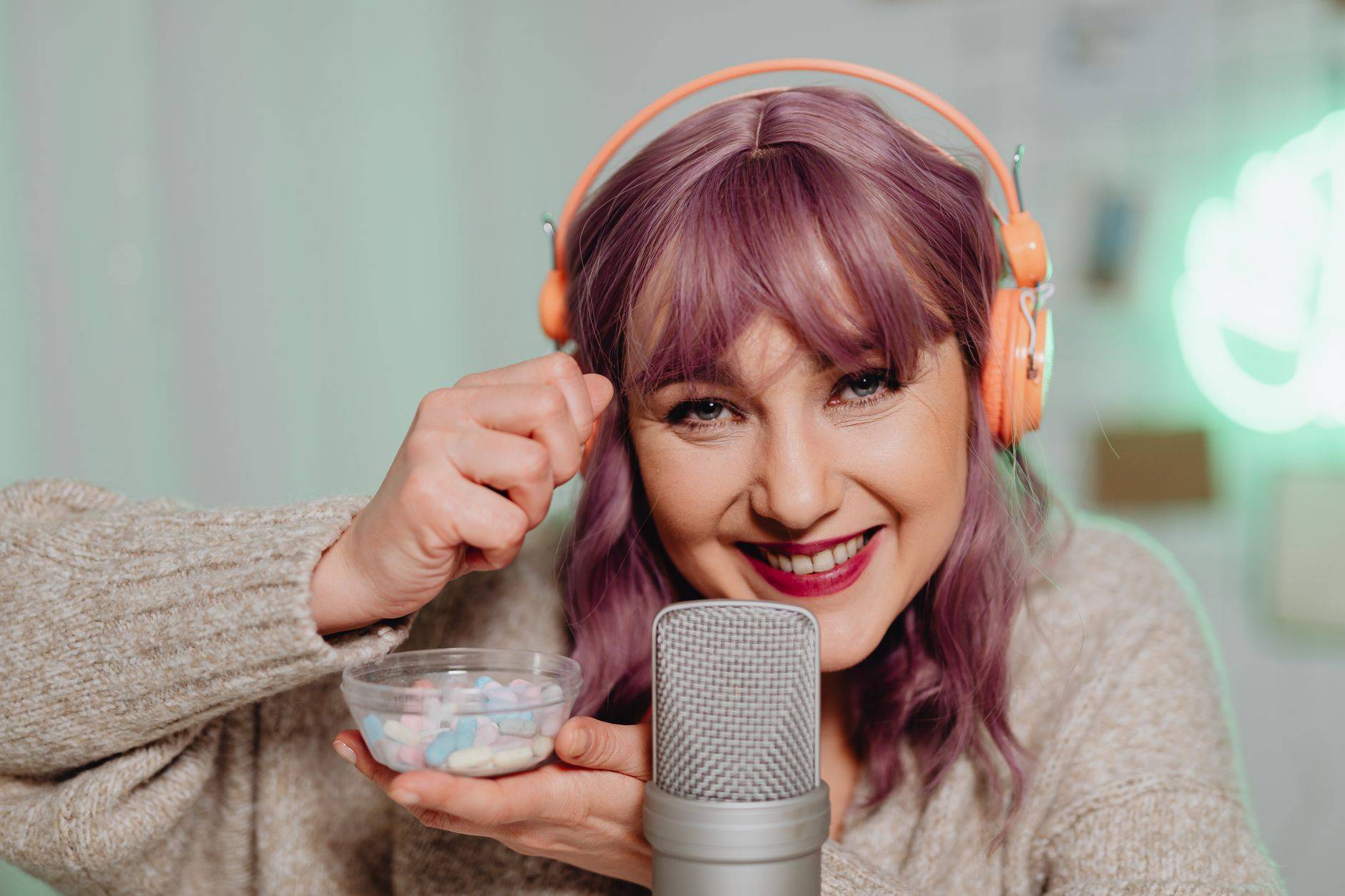 Mukbang ASMR: Idol Livestream, Game Jadi Streamer Mukbang yang Bikin Ketagihan