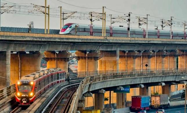 Kejar Whoosh Pagi, LRT Jabodebek Uji Coba Jadwal Baru 05.30 WIB 