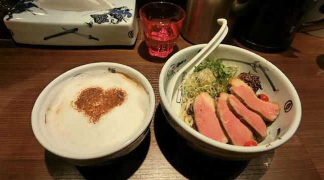 Rayakan Hari Valentine, Restoran Ini Tawarkan Menu Ramen Cokelat, Mau Coba?