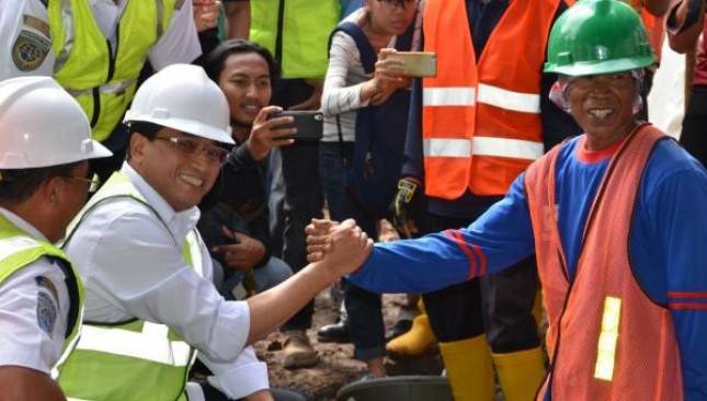 Kemenhub Segera Keluarkan  PeraturanTerkait Taksi Daring