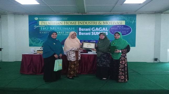 Dewan Dakwah Gelar Pelatihan Bisnis Kripik Bagi Muslimat