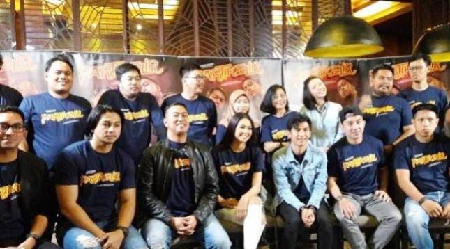 Film Partikelir, Debut Pandji Pragiwaksono Sebagai Sutradara
