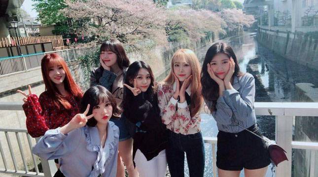 Begini Gaya Member GFriend Saat Berlibur ke Jepang