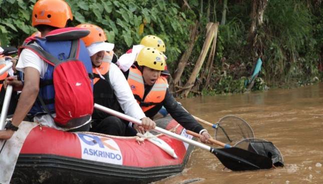 Menteri Rini Gelar Operasi Bersih-Bersih Sungai Ciliwung