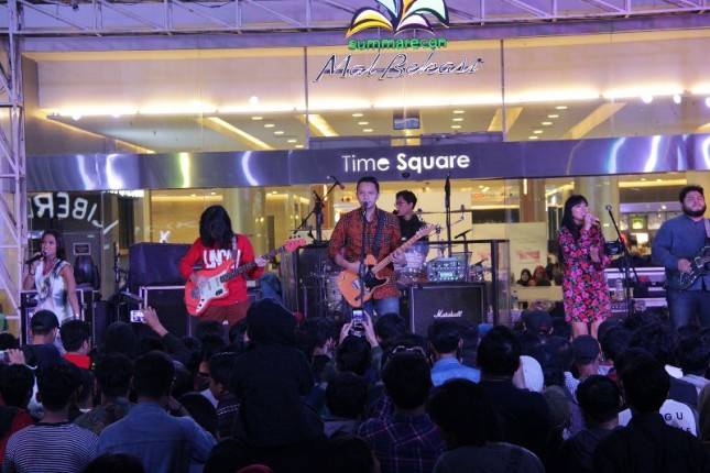 Barasuara Membangkitkan Semangat di Summarecon Mal Bekasi