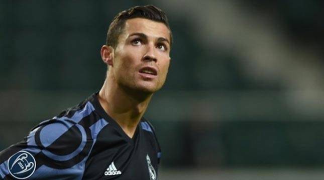 Capek Deh! Cristiano Ronaldo Gagal Penalti, Messi Dong Cetak Gol
