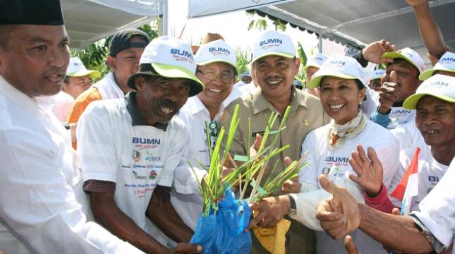 Dorong Kesejahteraan Petani Tebu, Menteri Rini Tinjau Pabrik Gula Gempolkrep di Mojokerto