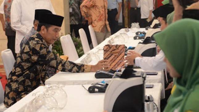 Presiden Jokowi dan Wapres JK Bayar Zakat Lewat BAZNAS 
