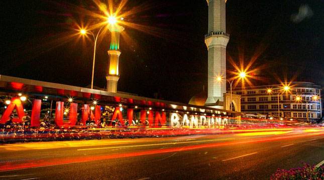 Sore Ini, Yuk Berbuka Puasa Bersama di Jalan Asia Afrika, Bandung