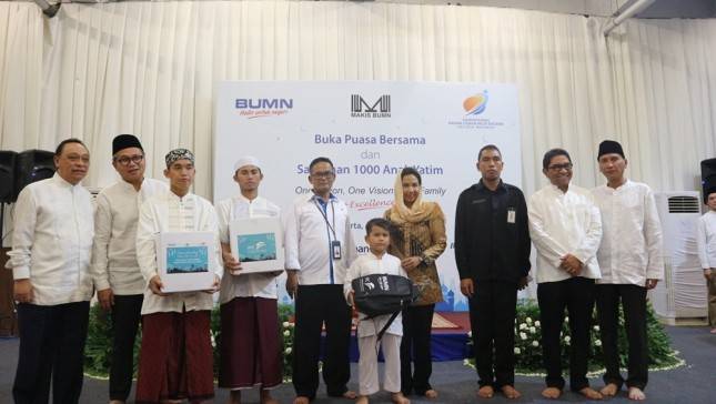 Bersama Jajaran Direksi, Menteri Rini Gelar Acara Buka Bersama 1.000 Anak Yatim