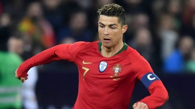 Cristiano Ronaldo Harus Akui Keungguan Carlos Sanchez  di Piala Dunia 2018