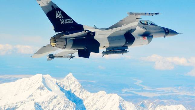 DARPA dan Angkatan Udara AS Terbangkan F-16 dengan Kendali AI untuk Pertama Kalinya
