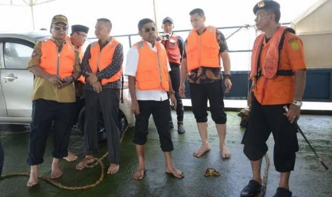Kemensos Serahkan Santunan Rp 910.000.000 kepada Korban KMP Lestari Maju 