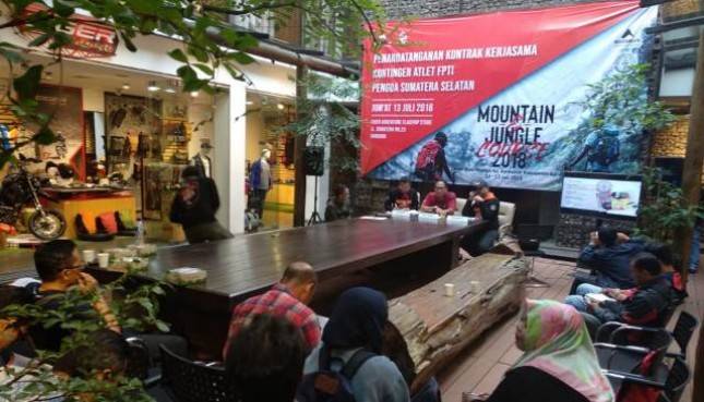 Eiger Adakan Kursus Dasar Gunung dan Hutan