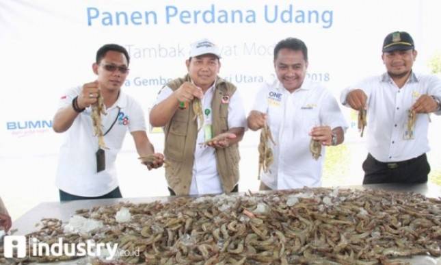 Panen Perdana Tambak Percontohan Perhutanan Sosial Muara Gembong Bekasi