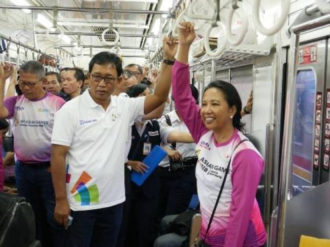 Menteri BUMN Rini Minta Layanan Commuter Line Ditungkatkan