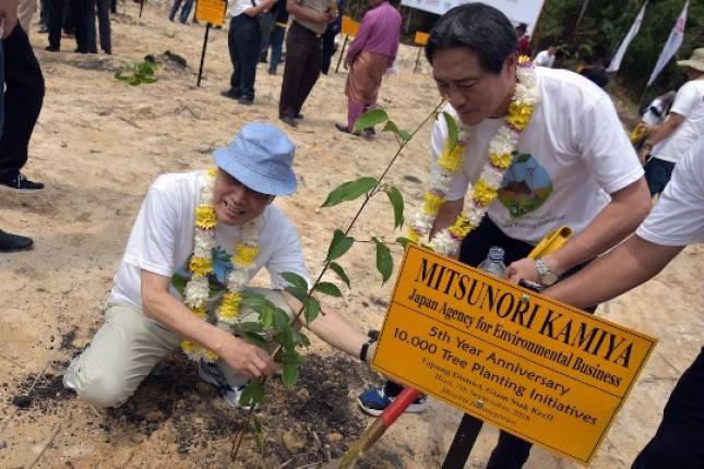 APP Sinar Mas Rayakan 60 Tahun Hubungan RI-Jepang dengan Penanaman Pohon  