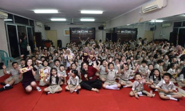 Lotte Choco Pie Kunjungi Sekolah Dasar untuk Berbagi #PremiumMomentstogether dengan Ibu dan Anak