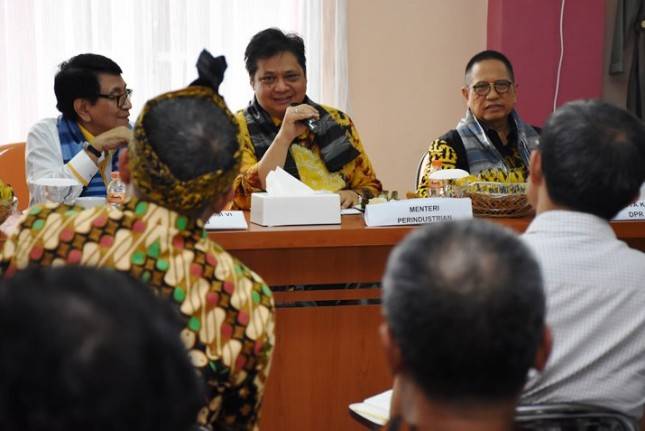 Pengusaha Tekstil Skala Kecil di Bandung Curhat Harga Bahan Baku ke Menperin Airlangga
