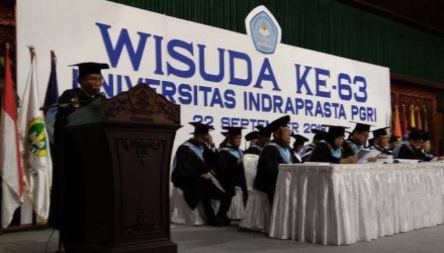 Pesan Rektor Unindra untuk Wisudawan Hadapi Era Industri 4.0