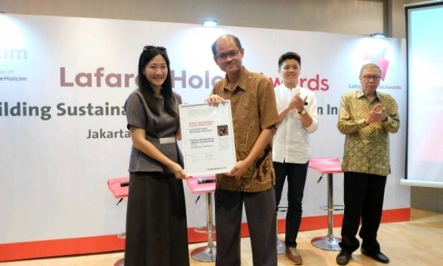 Holcim Indonesia Lanjutkan Komitmennya Dukung Peningkatan Pendidikan di Indonesia