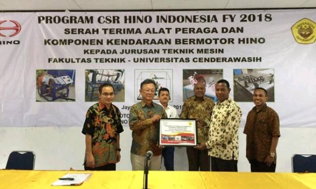 Hino Indonesia Turut Serta Dalam Pembangunan SDM di Papua