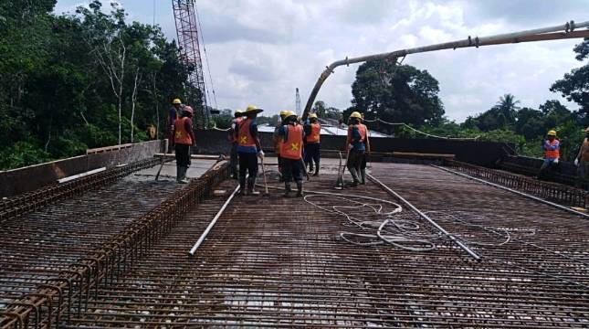 Tingkatkan Konektivitas, Kementerian PUPR Kebut Pembagunan Jembatan Tumbang Samba