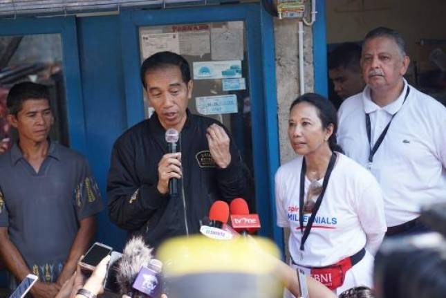 Sinergi BUMN Sambungkan Listrik Gratis ke 60.798 Keluarga Tak Mampu di Jabar