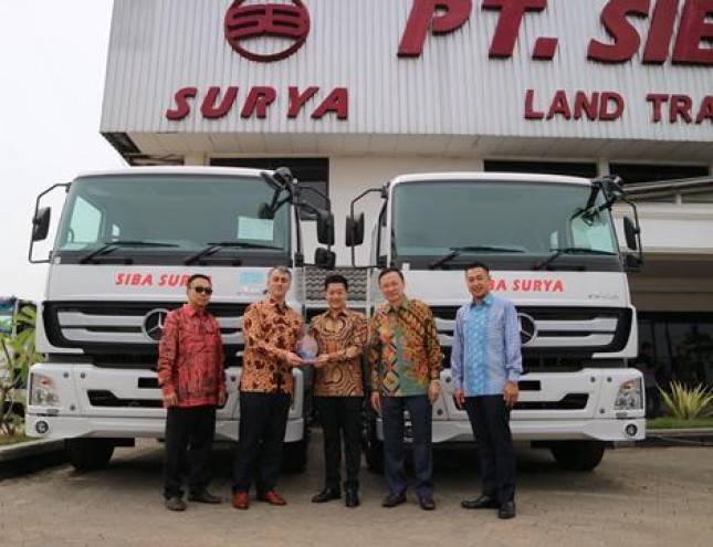 DCVI Serahkan Lebih dari 200 Truk Mercedes-Benz Axor 4928 T kepada PT Siba Surya
