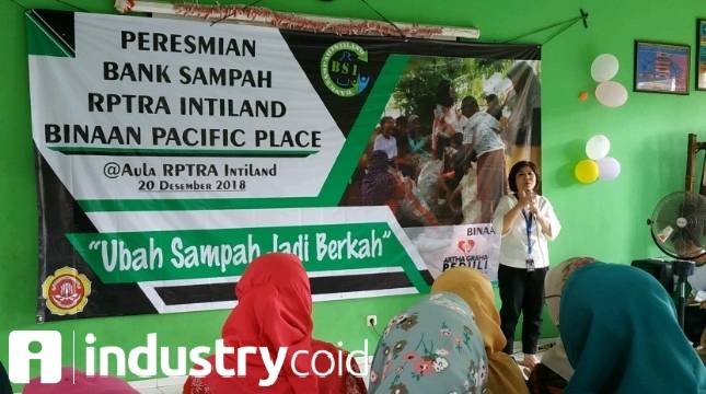 Pacific Place Care Kenalkan Program Bank Sampah Kepada Anak-Anak 