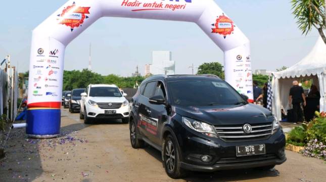 Sukseskan Ekspedisi Tembus Tol Trans Jawa 2018, DFSK Bersama Gaikindo Lakukan Konvoi 