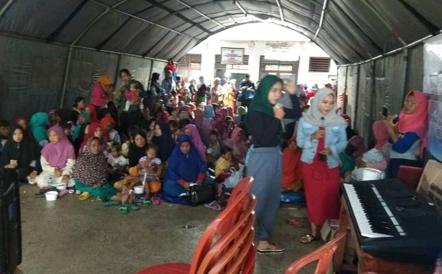 Lagu-lagu Nissa Sabyan Iringi Keceriaan Para Pengungsi Tsunami di Posko Cikadu