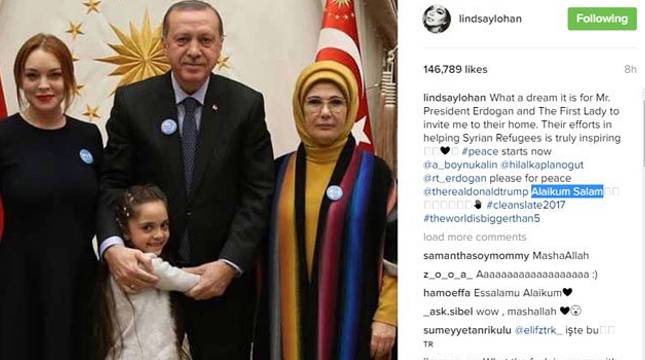 Tuliskan 'Alaikum Salam' Saat Bertemu Erdogan, Benarkah Lindsay Lohan Telah Masuk Islam?